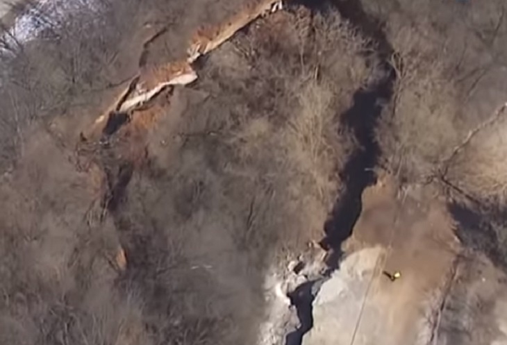 В США под землю ушел кусок зоопарка размером со стадион