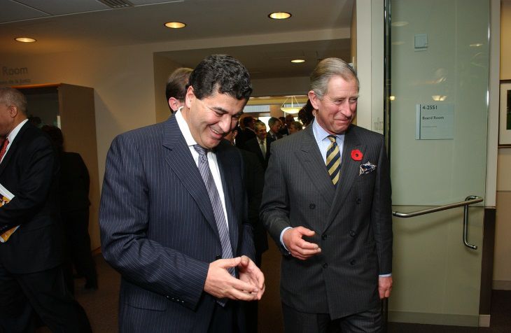 Принц Чарльз избегает чайных пакетиков из-за содержания в них пластика