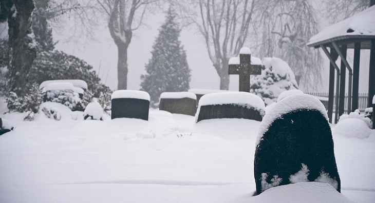 16-летняя школьница устроила танцы на кладбище ради лайков