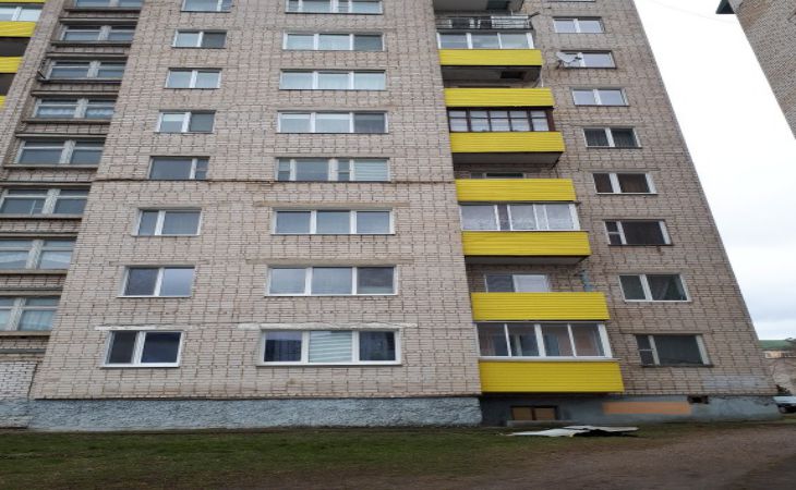 В Ивацевичах с 8-го этажа упало ограждение балкона В Ивацевичах с 8-го этажа упало ограждение балкона