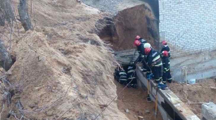 Мужчину засыпало грунтом в Барановичах