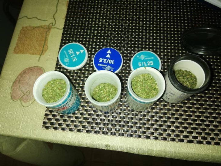 Минчанин прятал марихуану в холодильнике под видом лекарств
