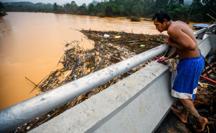 В Малайзии около 400 человек отравились токсичными химикатами, попавшими в реку