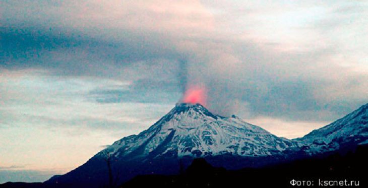Извержение вулкана Безымянный началось на Камчатке