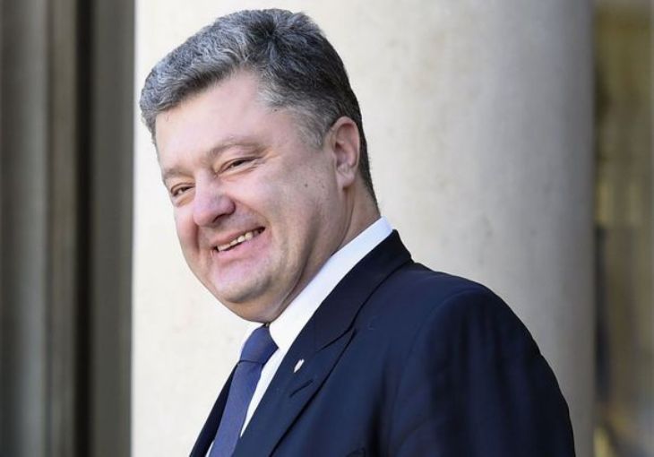 Порошенко рассказал о «триедином ударе» по России Порошенко рассказал о «триедином ударе» по России