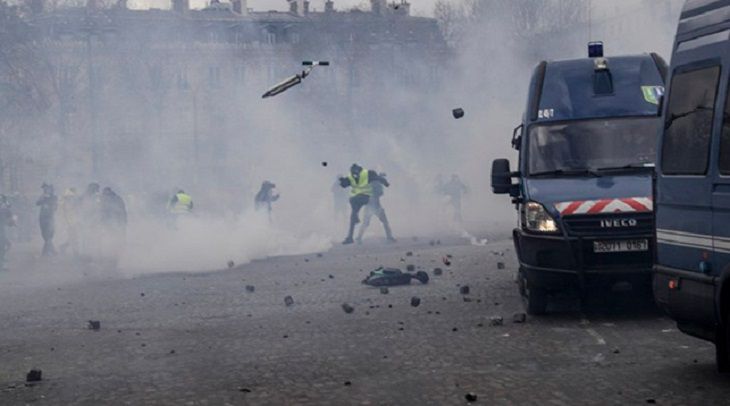 Беспорядки в Париже закончились арестом 200 человек 