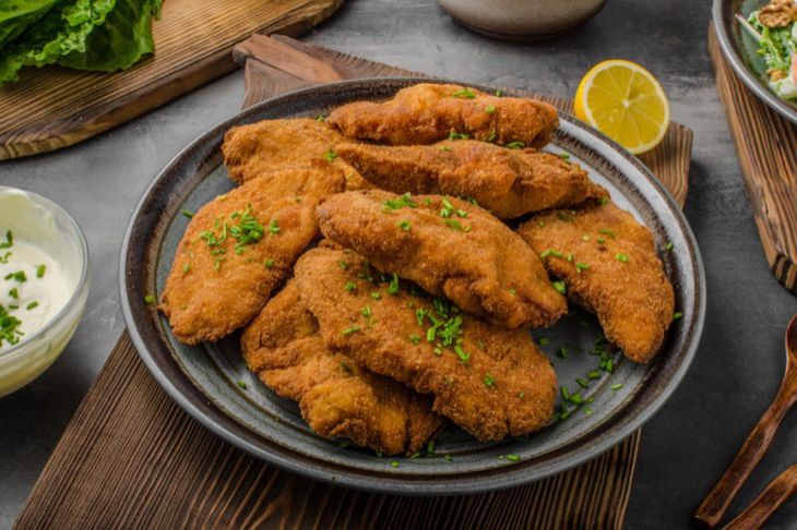 Шницель из курицы с паприкой и сыром