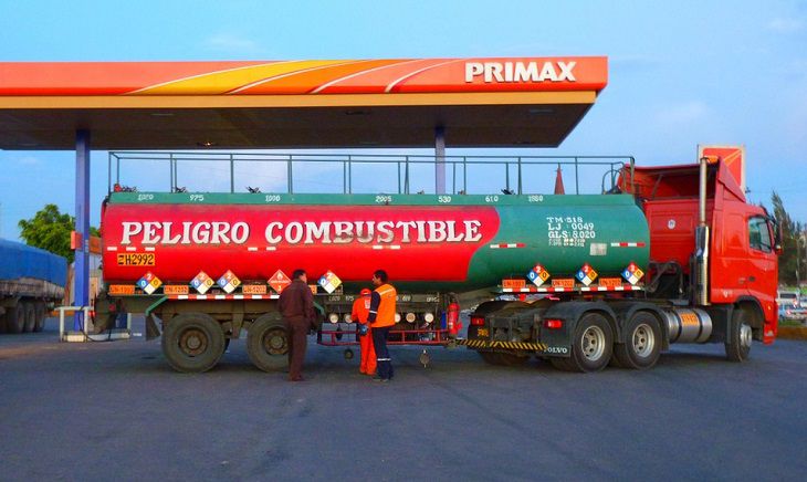 Бензовоз взлетел на воздух: ранены люди Бензовоз взлетел на воздух: ранены люди