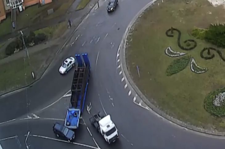 Отцепившийся от МАЗа прицеп протаранил внедорожник в Пинске