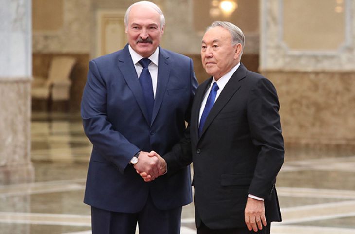 Лукашенко поговорил с Назарбаевым по телефону