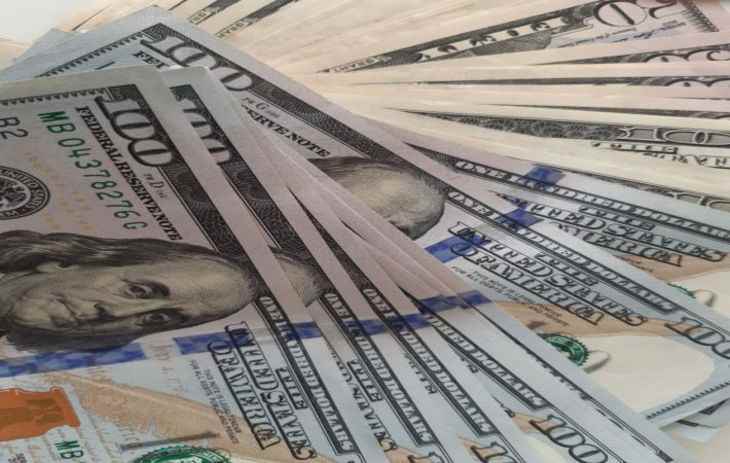 Отставка Назарбаева вызвала ажиотаж: в Казахстане массово скупают доллары