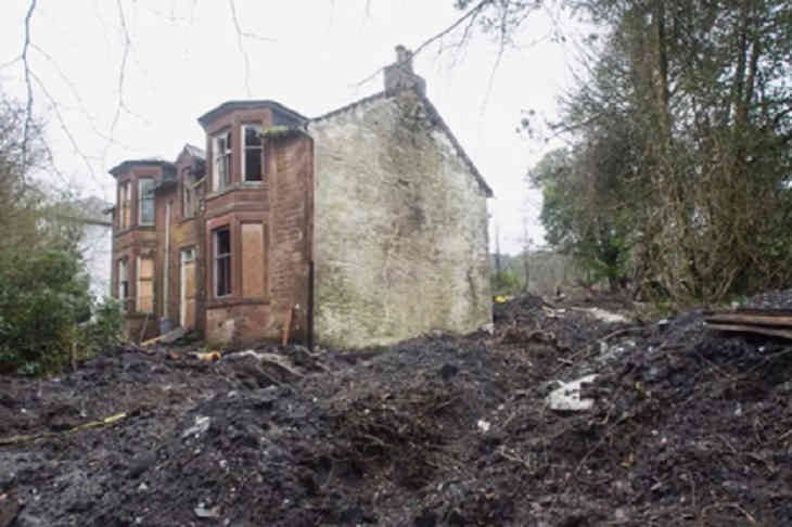 Пара случайно купила заброшенный особняк вместо квартиры