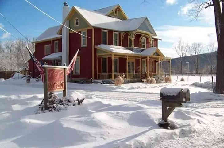 В Нью-Йорке продают ферму с викторианским особняком за $150 В Нью-Йорке продают ферму с викторианским особняком за $150