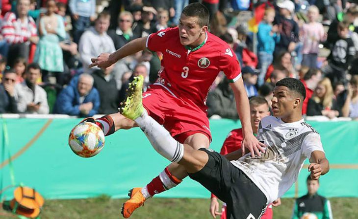 Белорусы сыграли вничью со сборной Германии на старте квалификации юношеского ЧЕ по футболу