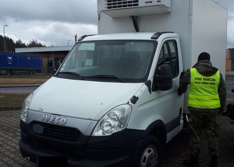 Белорус пытался пересечь польскую границу на авто с перебитыми номерами
