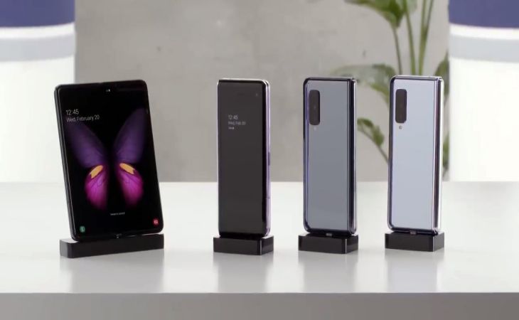 В Сети появилось видео с гибким смартфоном Samsung Galaxy Fold В Сети появилось видео гибкого смартфона Samsung Galaxy Fold.