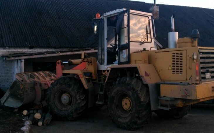 Под Глубоким погрузчик ковшом убил женщину 