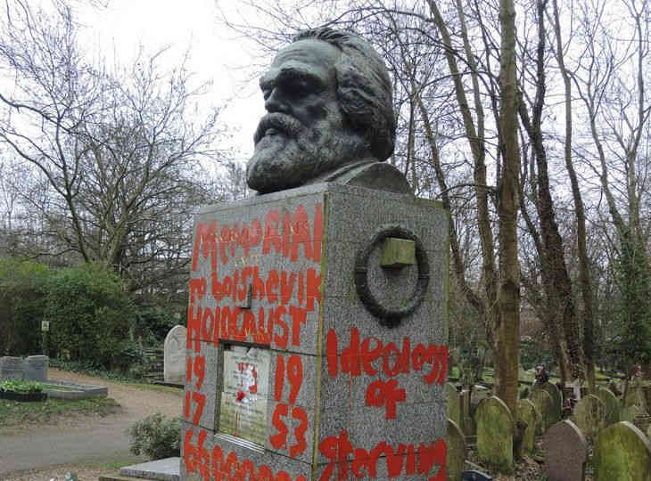Могилу Карла Маркса вновь осквернили
