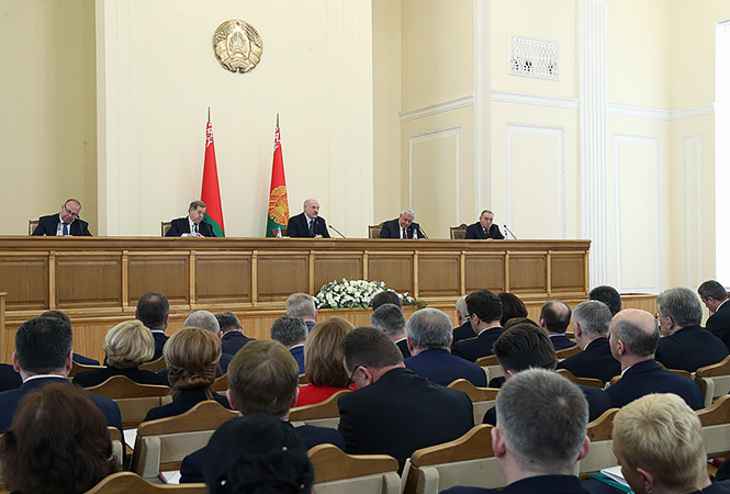 Лукашенко: «Нам не будет стыдно перед потомками за независимую Беларусь»