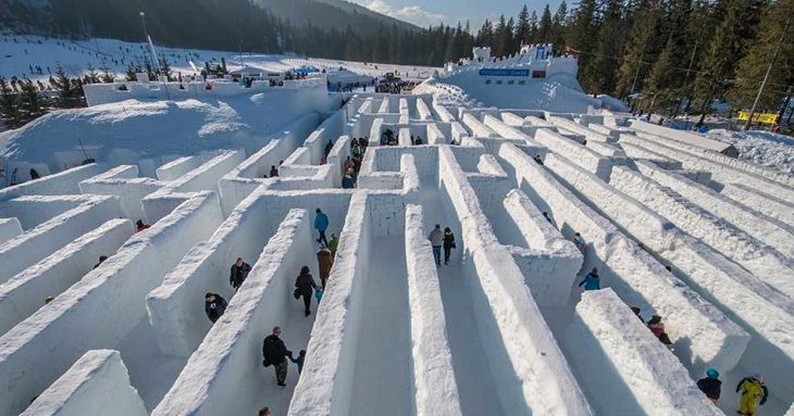 В Канаде соорудили самый большой снежный лабиринт в мире