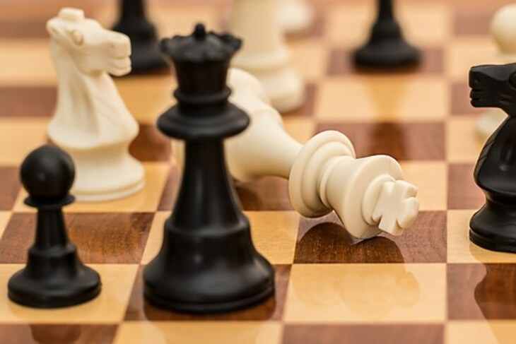 Белорус Сергей Азаров входит в пятерку лучших на ЧЕ по шахматам в Скопье