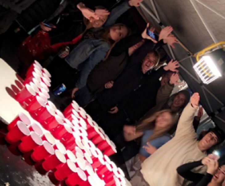 Школа в Калифорнии оказалась под следствием после фото в соцсети