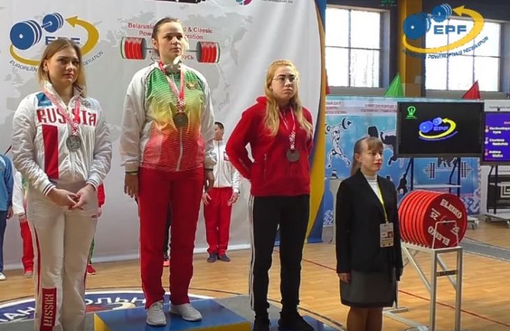 Белорусские пауэрлифтеры завоевали 22 награды на домашнем КЕ в Ошмянах