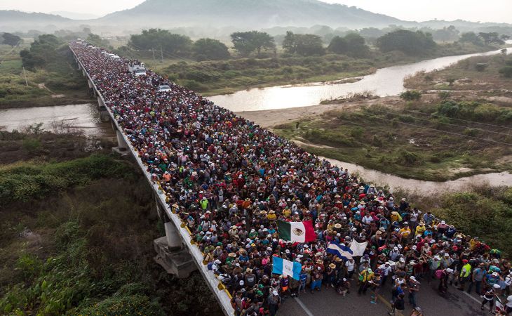 Через Мексику к США направляется новый караван мигрантов