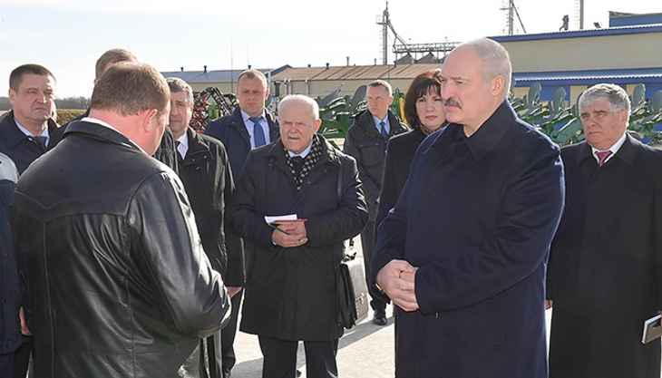 Лукашенко предупредил Кочанову, что пойдет работать в колхоз
