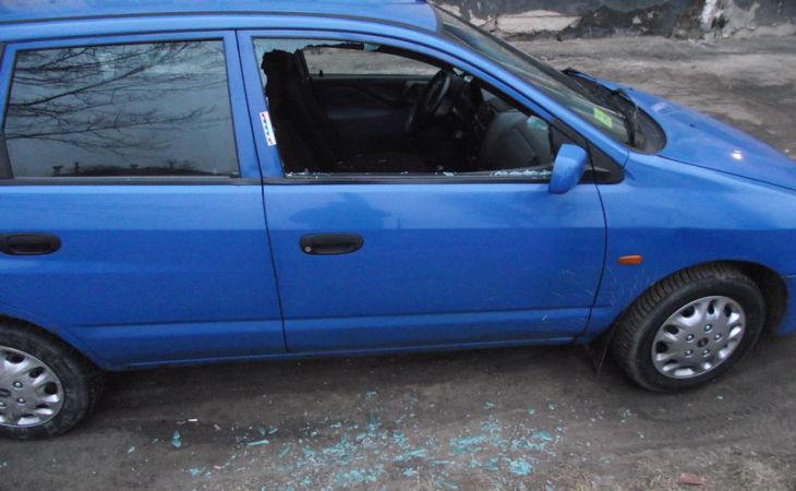 В Молодечно 19-летние парни разбили стёкла в машинах и украли ценные вещи
