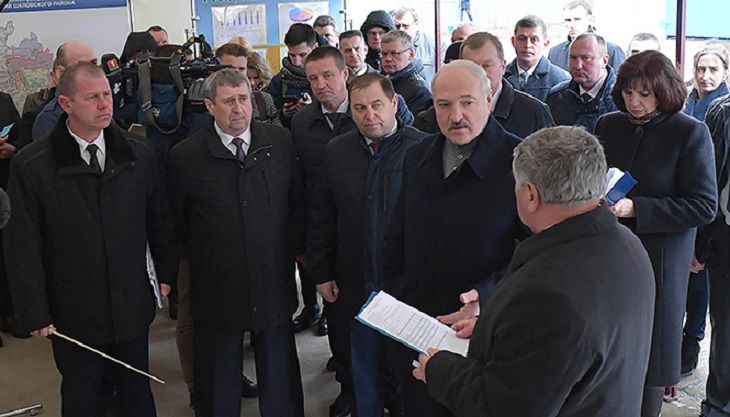 «Кругом кладбище». Лукашенко уволил губернатора и главу района 