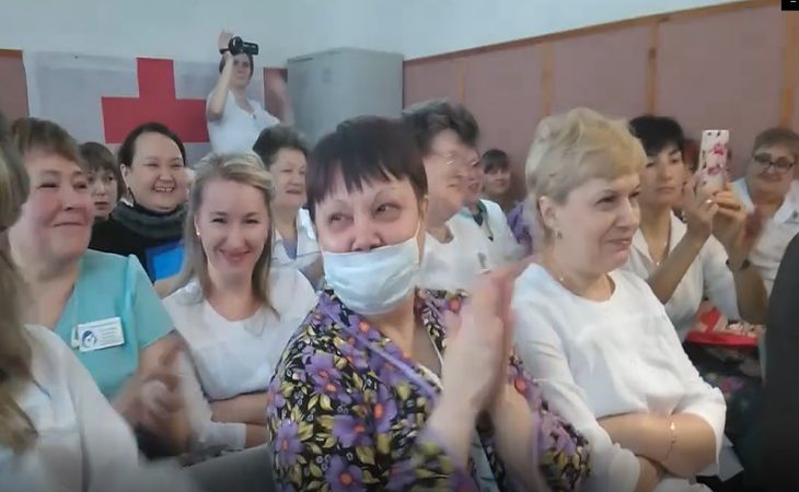 Российские медики услышали о своих зарплатах от директрисы и рассмеялись Российские медики услышали о своих зарплатах от директрисы и рассмеялись