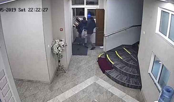 Двое минчан украли из церкви все сбережения сторожа и прогуляли часть денег в Витебске Двое минчан украли из церкви все сбережения сторожа и прогуляли часть денег в Витебске