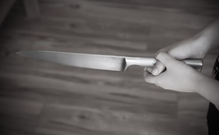 В Лиде 18-летний парень ранил ножом незнакомца
