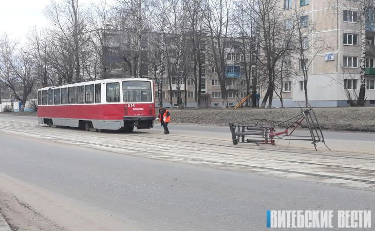 В Витебске в час пик у трамвая сорвало токоприемник В Витебске в час пик у трамвая сорвало токоприемник