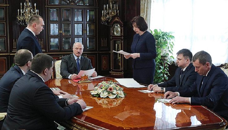 Лукашенко предупредил чиновников и назначил 15 управленцев   