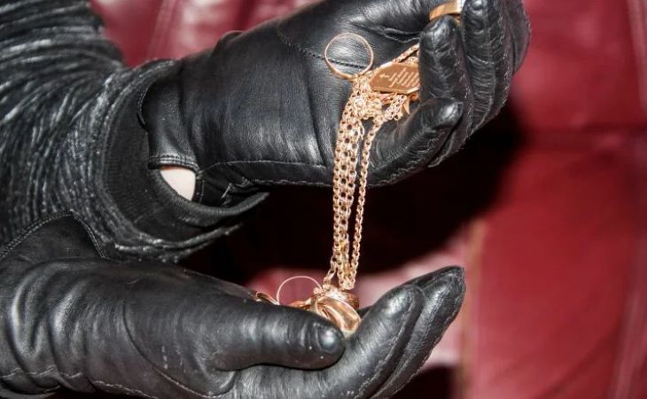 Белоруска грабила казанских пенсионерок под видом газовщика Белоруска грабила казанских пенсионерок под видом газовщика