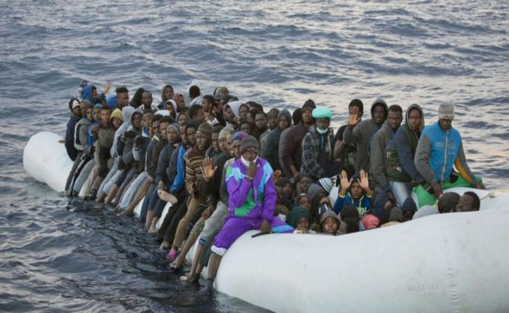 В Средиземноморье мигранты захватили спасшее их судно