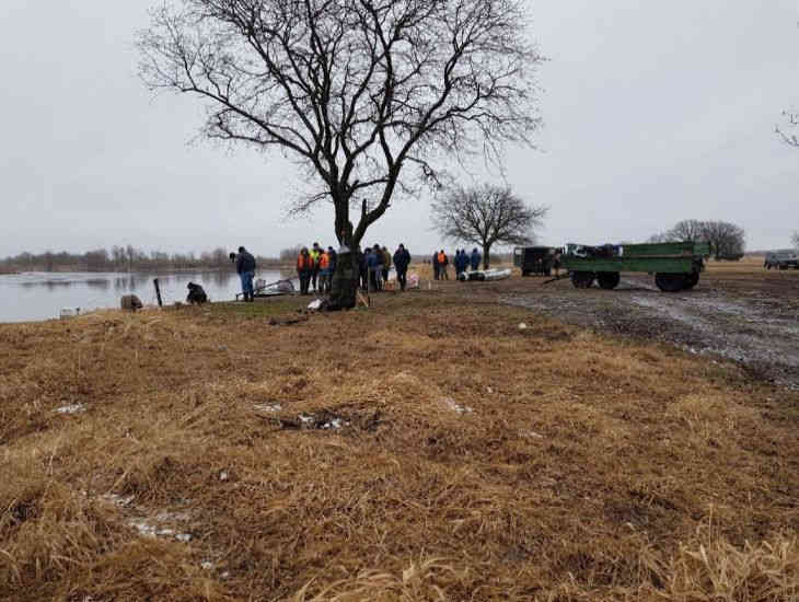 Тело утонувшего в Припяти после опрокидывания аэроглиссера еще ищут
