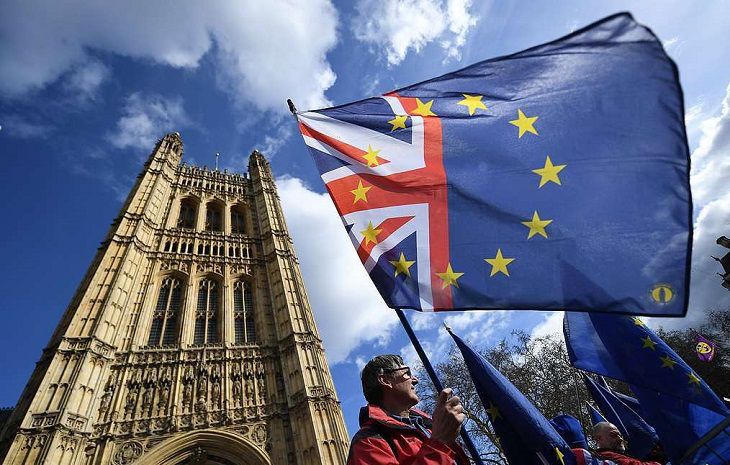В Британии депутаты вновь отказали Мэй в сделке по Brexit