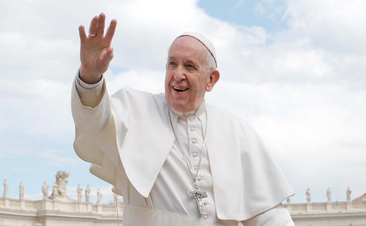Папа римский объяснил, почему не давал прихожанам поцеловать свою руку