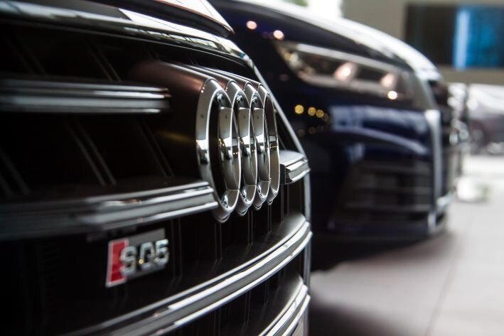 Разбился насмерть: на машину актера из «Бригады» упал сосед 