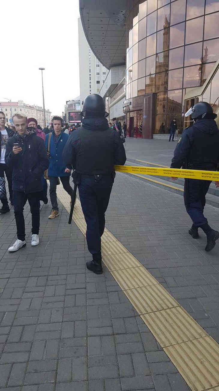 Массовая эвакуация в Минске: оцеплены ж/д вокзал и торговые центры 