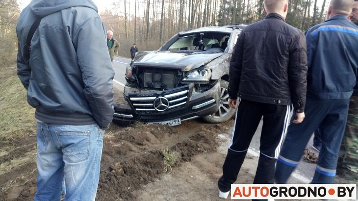 ДТП под Волковыском: перевернулся Mercedes с российскими номерами 