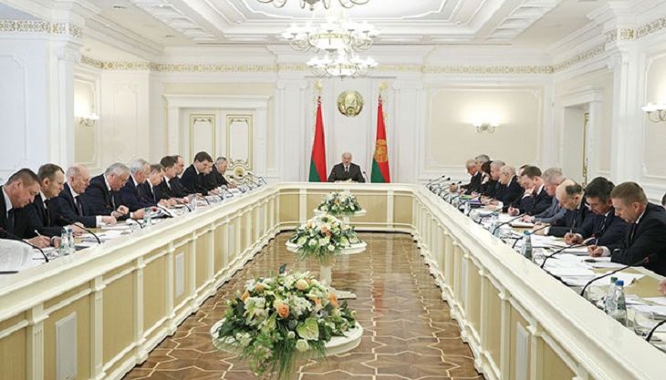Лукашенко требует создавать в регионах условия и стимулы для привлечения трудовых ресурсов