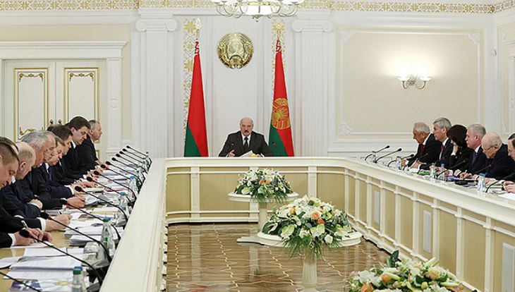 Лукашенко: значительная часть белорусских предприятий по-прежнему работает с убытками