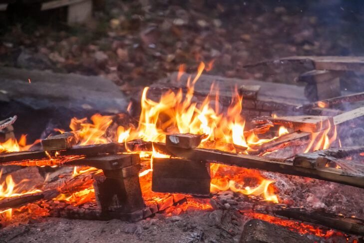 Под Лидой мужчина сжигал мусор и попал в больницу Под Лидой мужчина сжигал мусор и попал в больницу