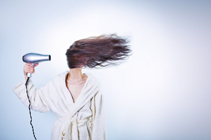 Эксперты назвали несколько причин плохого роста волос