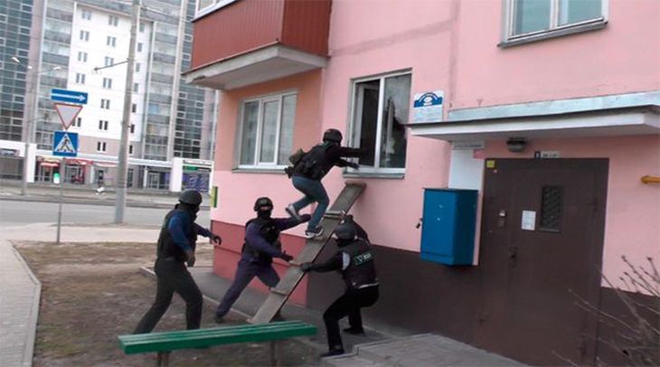 Квартиру наркоторговца в Гомеле милиция брала штурмом