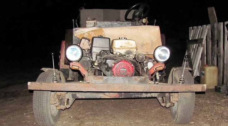 Самодельный трактор перевернулся в Лельчицком районе, погибла женщина